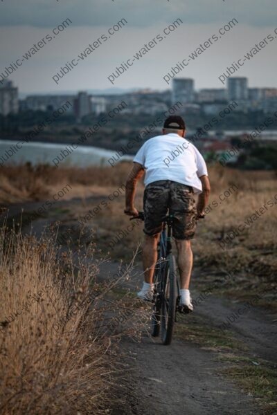 biking-of-the beaten-track